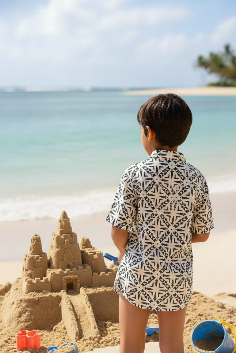 Roma shirt for boys in modern geometric print breathable sustainable beachwear coordinated summer resort shirt