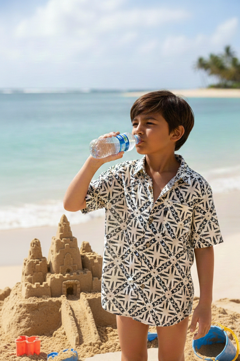 Roma shirt for boys in modern geometric print breathable sustainable beachwear coordinated summer resort shirt